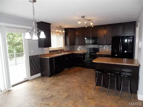 Kitchen - 384 Arvel Ln, Washington, MO 63090 photo 5 of 9