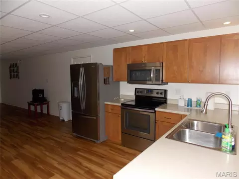 Kitchen - 384 Arvel Ln, Washington, MO 63090 photo 8 of 9