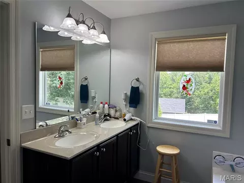 Bath - 384 Arvel Ln, Washington, MO 63090 photo 4 of 10