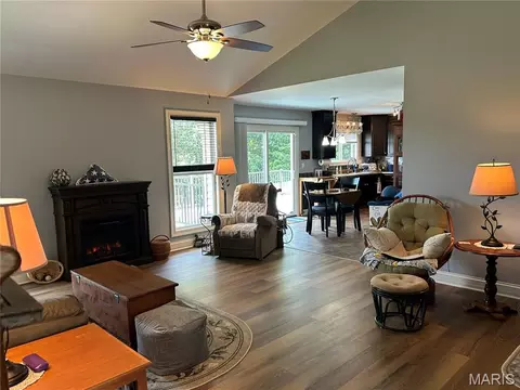 Living - 384 Arvel Ln, Washington, MO 63090 photo 3 of 6