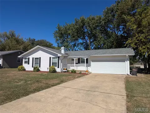 1109 Killarney Dr, Greenville, IL 62246