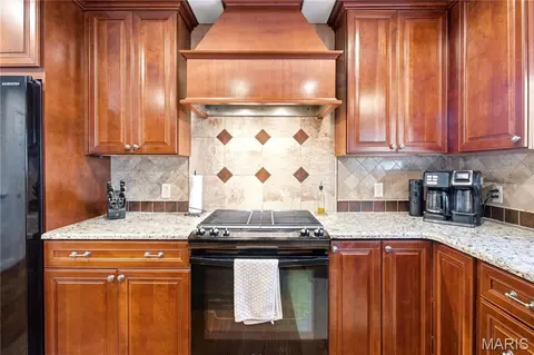 Kitchen - 733 Cedar Glen Dr, Weldon Spring, MO 63304 photo 4 of 5