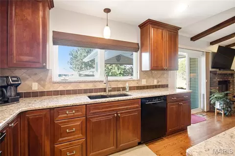 Kitchen - 733 Cedar Glen Dr, Weldon Spring, MO 63304 photo 5 of 5