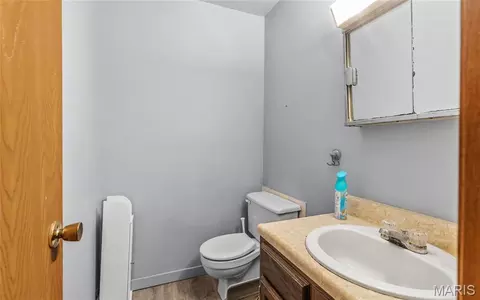 Bath - 302 Fox Creek Rd, Rolla, MO 65401 photo 2 of 3