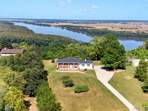 21724 Slate Ridge Ln, Louisiana, MO 63353