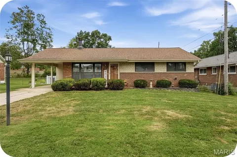 3011 Peal Dr, Mehlville, MO 63125