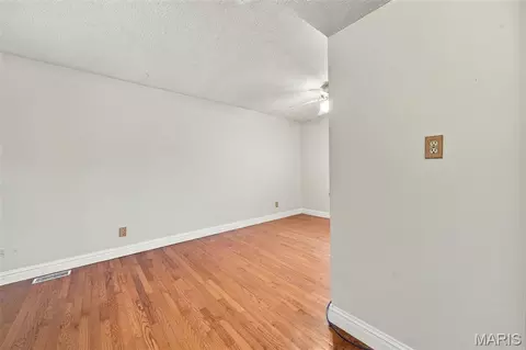 Living - 158 Beard Dr #C, Eureka, MO 63025 photo 5 of 7
