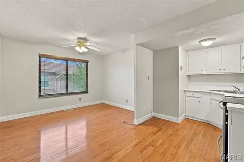 Living - 158 Beard Dr #C, Eureka, MO 63025 photo 4 of 7