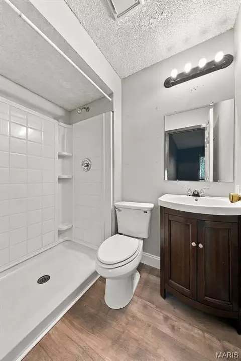 Bath - 158 Beard Dr #C, Eureka, MO 63025 photo 4 of 4