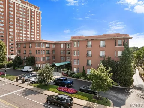 750 S Hanley Rd #470, Clayton, MO 63105