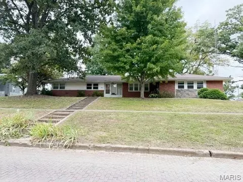 134 N Broad St, Hillsboro, IL 62049