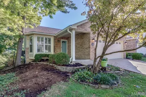 7421 Kenrick Pointe Dr, Shrewsbury, MO 63119