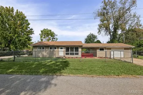 7301 Church Ln, East St Louis, IL 62203