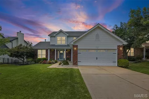 9757 Tesson Creek Estates Dr, Saint Louis, MO 63123