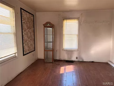 Living - 2201 Johnson St, Alton, IL 62002 photo 1 of 2