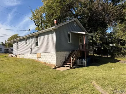 Exterior - 2201 Johnson St, Alton, IL 62002 photo 1 of 1