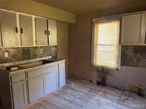 Entry Way - 2201 Johnson St, Alton, IL 62002 photo 2 of 2