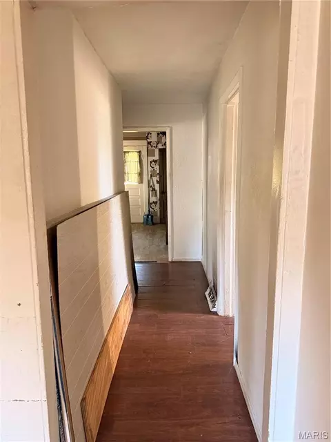 Entry Way - 2201 Johnson St, Alton, IL 62002 photo 1 of 2