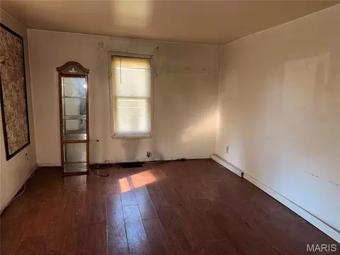 Living - 2201 Johnson St, Alton, IL 62002 photo 2 of 2