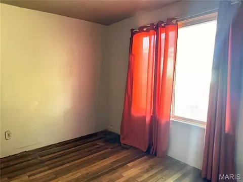 Bedroom - 2201 Johnson St, Alton, IL 62002 photo 3 of 3