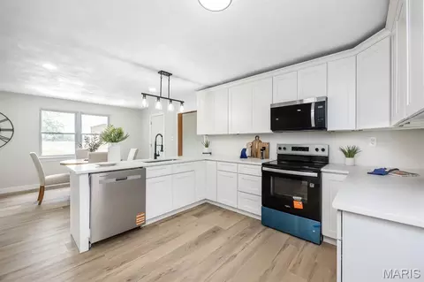 Kitchen - 9355 State Route 3, Red Bud, IL 62278 photo 3 of 3