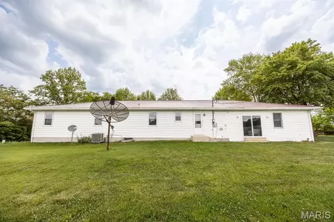 Exterior - 9355 State Route 3, Red Bud, IL 62278 photo 4 of 9