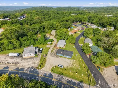 5904 Starlight Dr, High Ridge, MO 63049