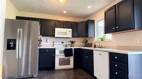 Kitchen - 108 Empson Dr, Valmeyer, IL 62295 photo 2 of 2