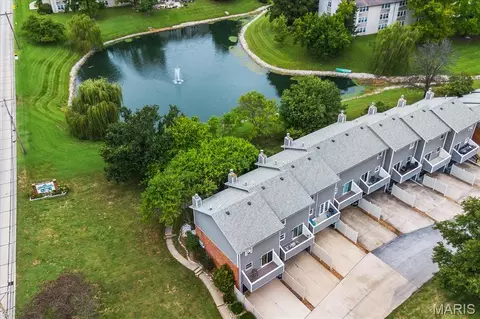 300 Pine Lake Rd #1, Collinsville, IL 62234