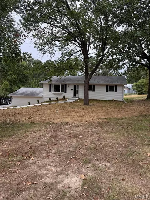 37 Ackerman Rd, Winfield, MO 63389