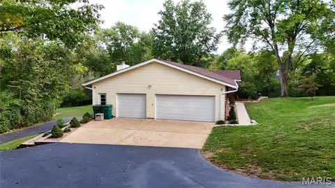 Exterior - 110 Summerset Ln, Festus, MO 63028 photo 3 of 10