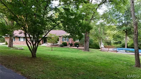 Exterior - 110 Summerset Ln, Festus, MO 63028 photo 4 of 10