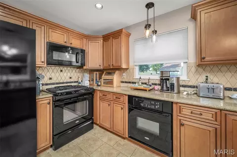 Kitchen - 355 Birmingham Dr, O'fallon, MO 63366 photo 3 of 5