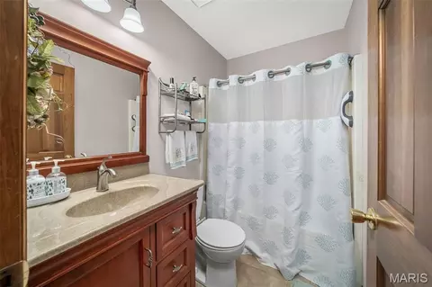 Bath - 355 Birmingham Dr, O'fallon, MO 63366 photo 3 of 4