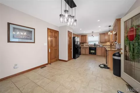 Entry Way - 355 Birmingham Dr, O'fallon, MO 63366 photo 2 of 3