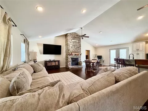 Living - 19010 Albert St, Dexter, MO 63841 photo 1 of 2
