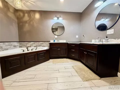 Bath - 19010 Albert St, Dexter, MO 63841 photo 2 of 3