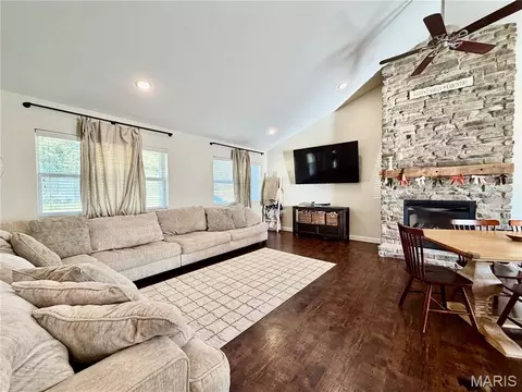 Living - 19010 Albert St, Dexter, MO 63841 photo 2 of 2