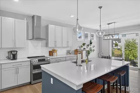 656 Moffett Laurel Dr, Lake Saint Louis, MO 63367