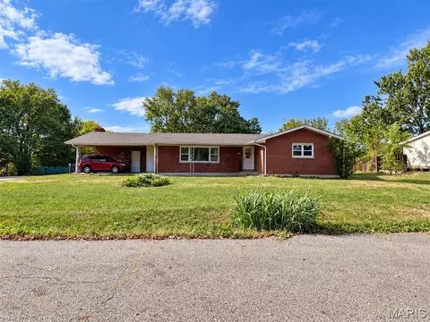 615 3rd St, Warrenton, MO 63383
