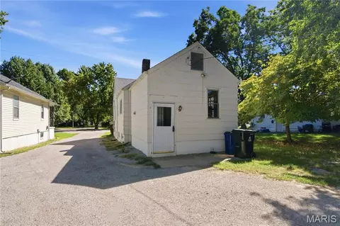 Exterior - 2307 E Main St, Belleville, IL 62221 photo 6 of 6