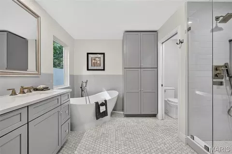 Bath - 161 Stuart Ln, Eureka, MO 63025 photo 2 of 8