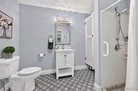 Bath - 161 Stuart Ln, Eureka, MO 63025 photo 6 of 8
