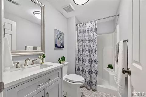 Bath - 161 Stuart Ln, Eureka, MO 63025 photo 8 of 8