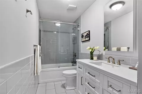 Bath - 161 Stuart Ln, Eureka, MO 63025 photo 7 of 8