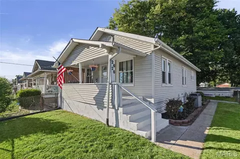 2626 Plainview Ter, Alton, IL 62002