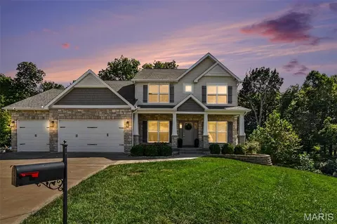 904 Old Nicholas Ct, Fenton, MO 63026
