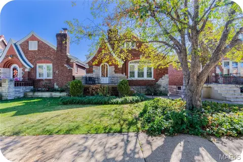 5714 Walsh St, Saint Louis, MO 63109