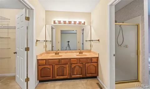 Bath - 616 Brighton Ct, Rolla, MO 65401 photo 1 of 5