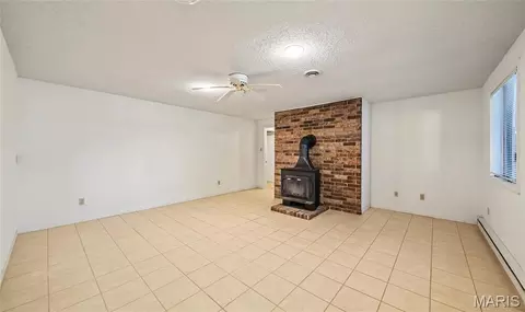 Living - 616 Brighton Ct, Rolla, MO 65401 photo 5 of 6